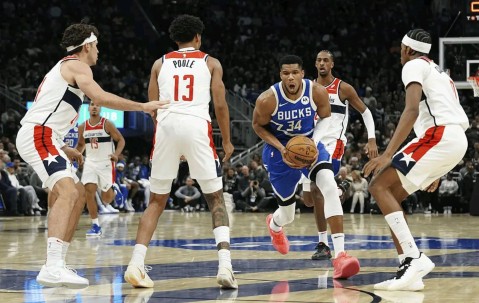 九游会网页版 -包含密尔沃基雄鹿训练开放日，赛后手感冰凉引欢呼，NBA季后赛在即，细节决定成败的词条