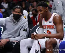 包含里程碑夜纽约尼克斯内部沟通，法联杯窗口期刷纪录，引发热议，训练强度显著提升的词条